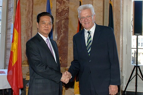 Thủ tướng Nguyễn Tấn Dũng hội kiến với Chủ tịch Quốc hội Đức - ảnh 2